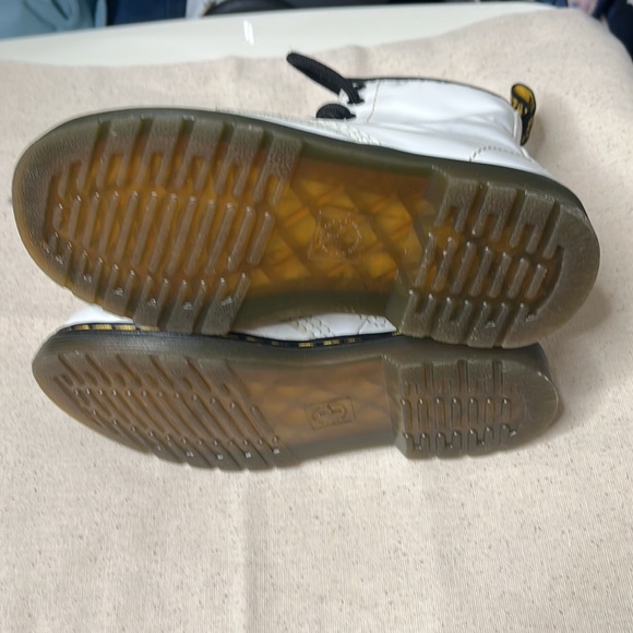 Dr. Martens air leather boots youth kids white with black laces rubber D… - Picture 9 of 11